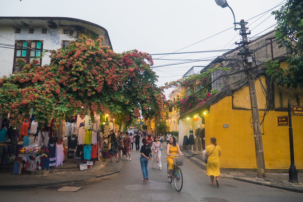 Exploring the Old Town in Hoi An by foot