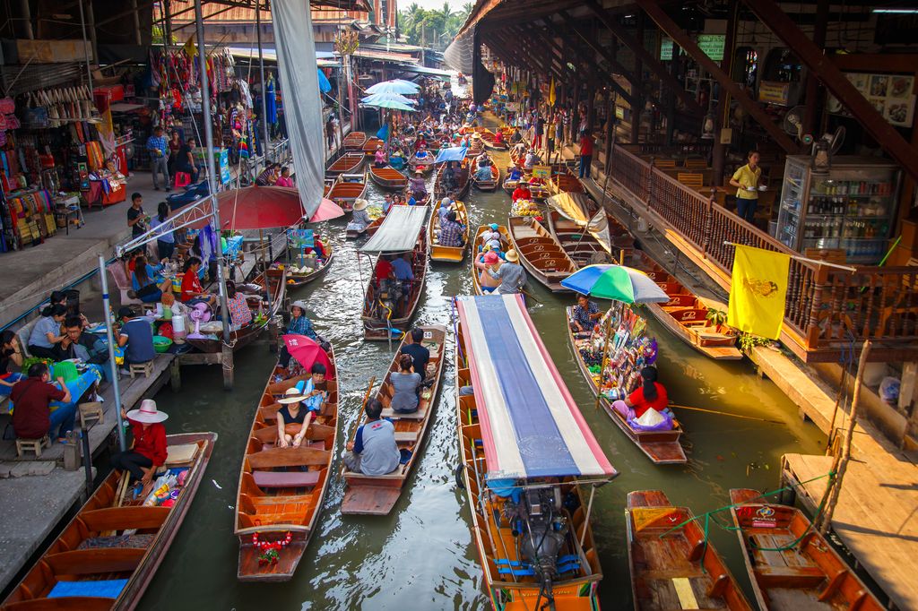 Damnoen Saduak Floating Market in Bangkok.