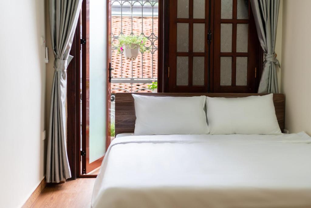 Nusmile's Hostel and Travel Booking