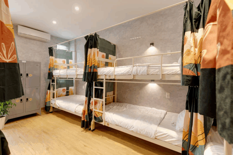 Saigon Authentic Alley Hostel - Free Fresh Daily Breakfast, Gym & Rooftop Billiard