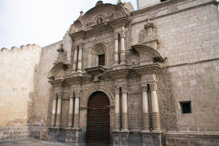 the baroque facade of Iglesia de la Compañía in Arequipa